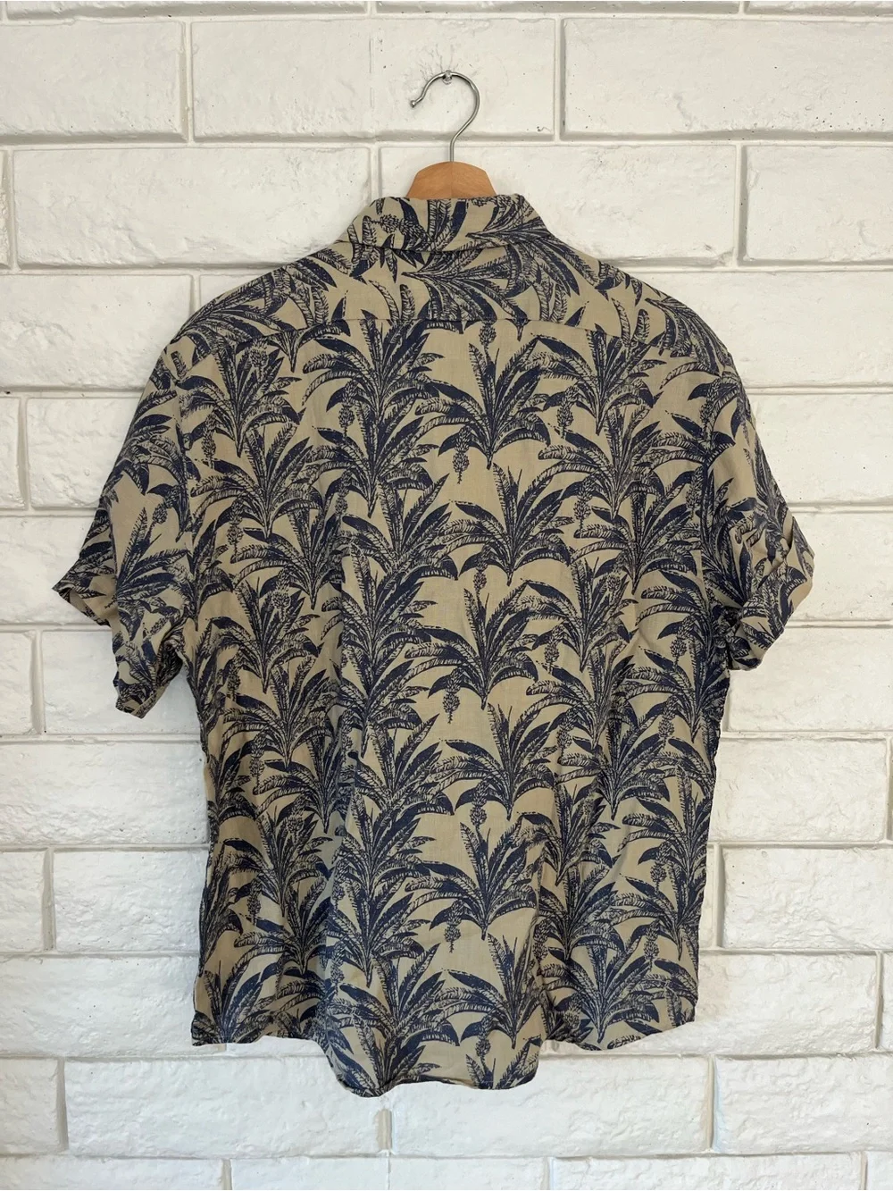 NWT Banana Republic Castello Linen Shirt Palm Leaves Tan Coastal Size Medium